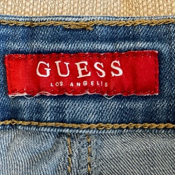 F: GUESS Women's Vintage Denim High-rise Light wash Shorts Sz 30 - Picture 3 of 12